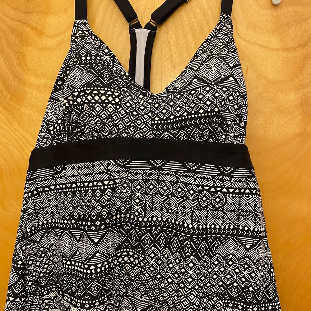 Kona Sol Black and White Patterned Swimwear Tankini Swim Bathing Suit Top